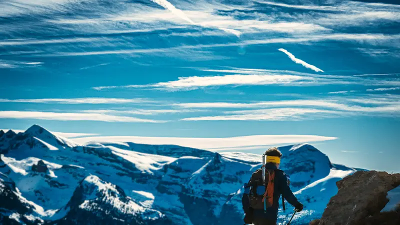 Corredor en una carrera por montaña del Pirineo aragonés fotografiado por Luz Difusa